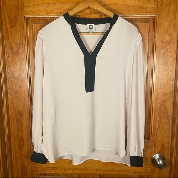Anne Klein V-Neck Peasant Sleeve Blouse In Dusty Pink with Black Accents - Picture 2 of 8
